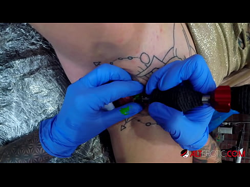 ❤️ tattooed ທີ່ສຸດ Hottie Sully Savage ໄດ້ຮັບ tattoo ສຸດ clitoris ຂອງນາງ ️ ໜັງໂປ້ ຢູ່ຄອມ lo.javarchive.top ❌️